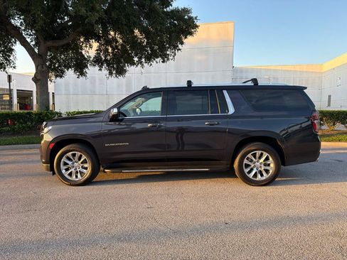 Used 2023 Chevrolet Suburban Premier RWD image 2