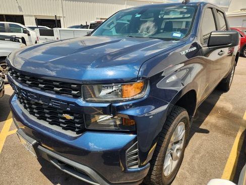 Used 2021 Chevrolet Silverado 1500 Custom RWD image 2