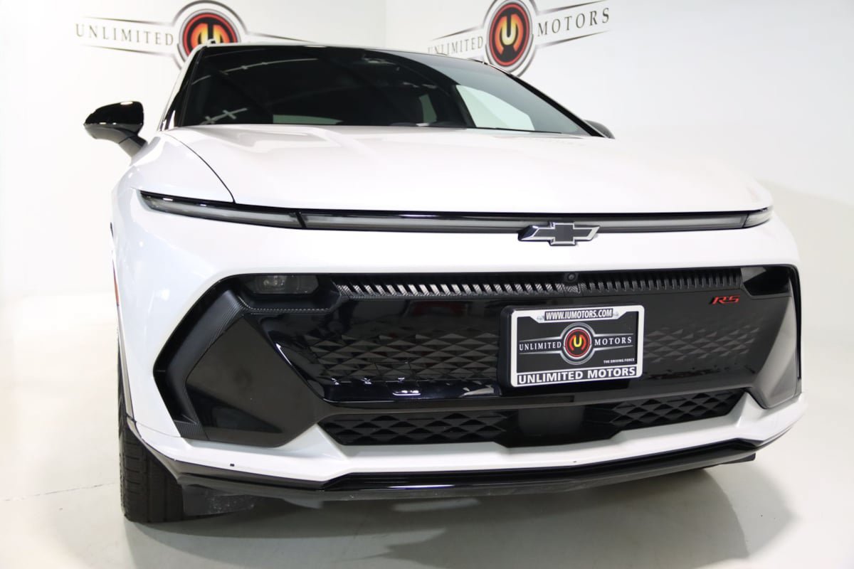 Used 2025 Chevrolet Equinox EV RS FWD image 28