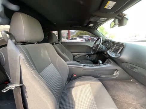 Used 2018 Dodge Challenger R/T RWD image 7