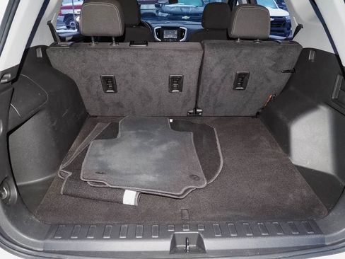 Used 2023 GMC Terrain SLE image 9