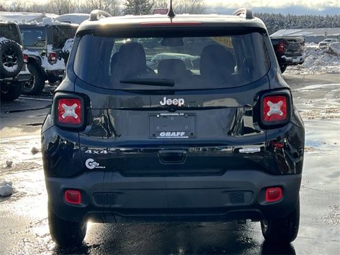 Certified 2022 Jeep Renegade Latitude w/ Convenience Group image 41