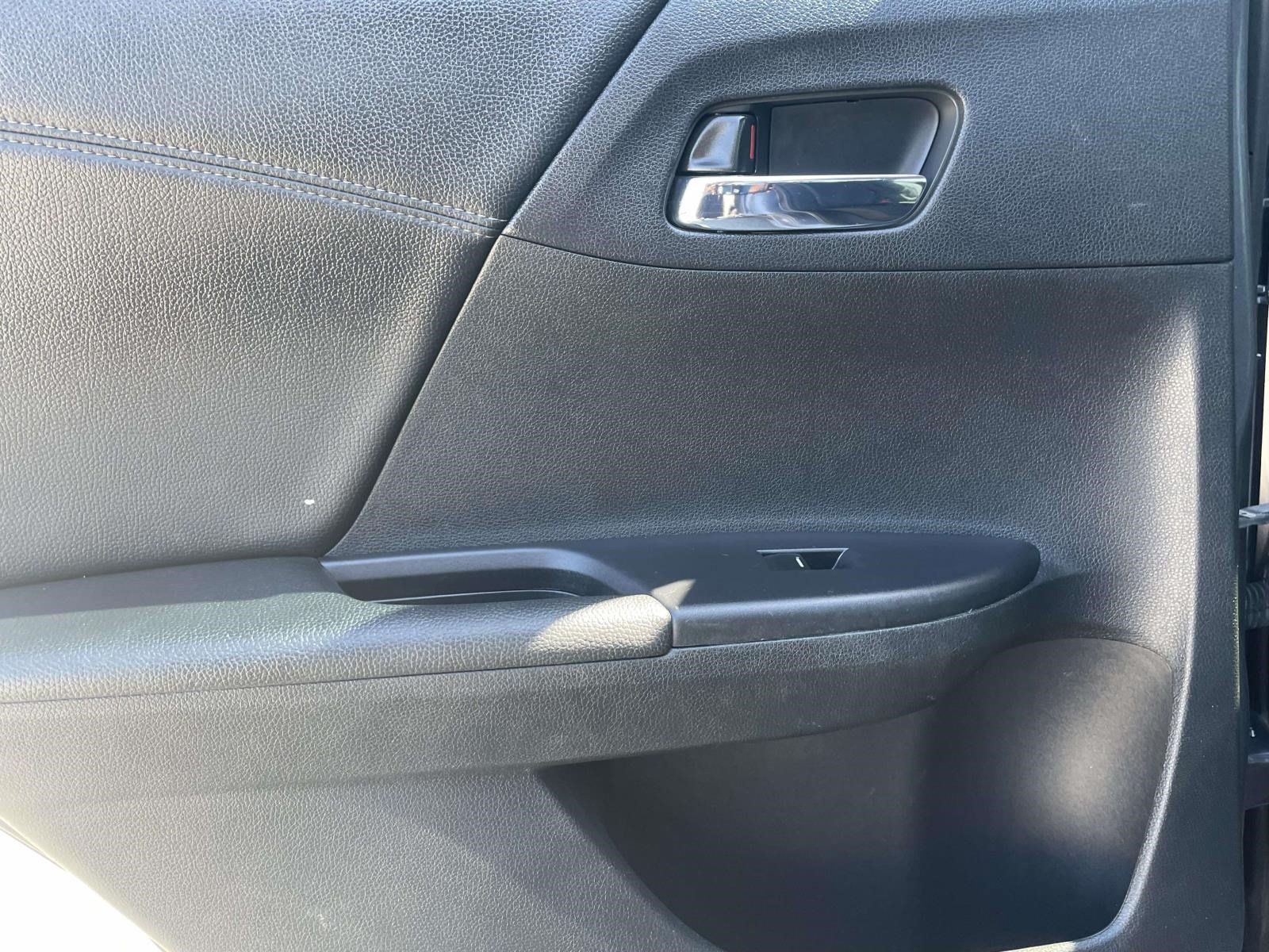 Used 2017 Honda Accord EX image 12