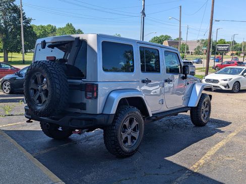 Used 2018 Jeep Wrangler Unlimited Rubicon w/ Max Tow Package AWD/4WD image 16