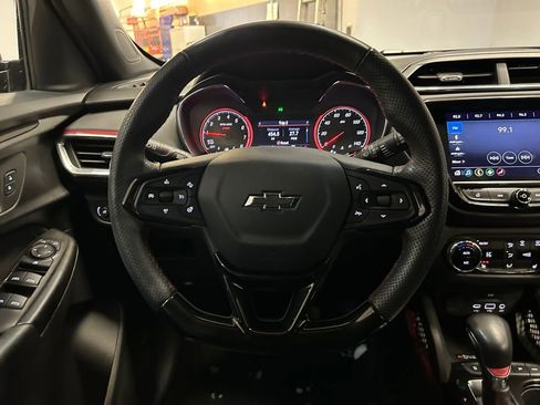 Used 2022 Chevrolet TrailBlazer RS w/ Technology Package image 12