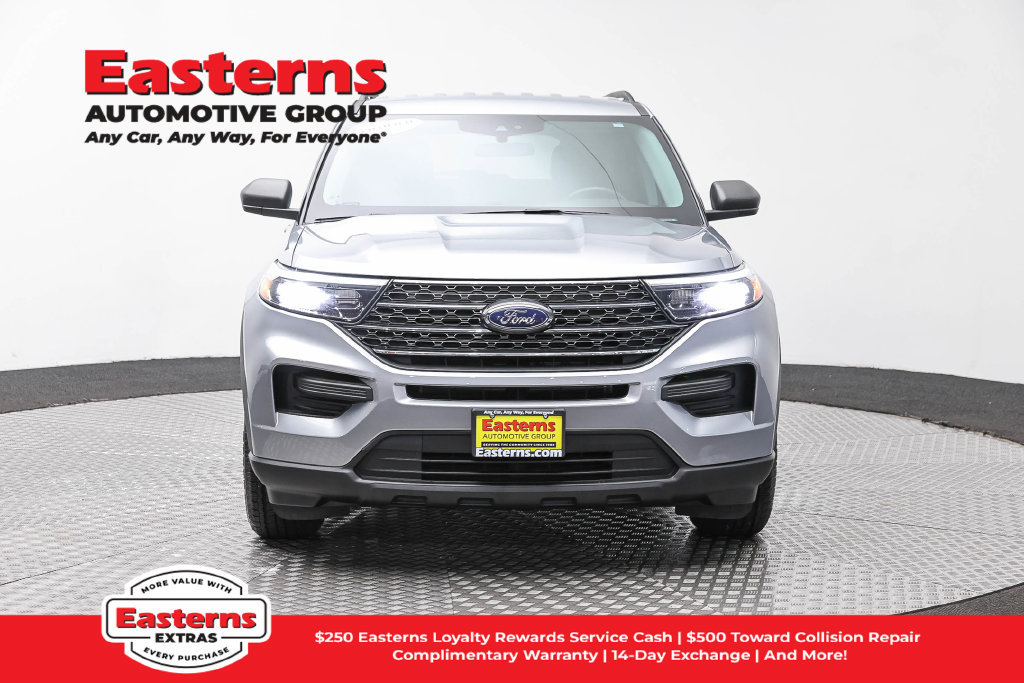 Used 2023 Ford Explorer XLT AWD/4WD image 3