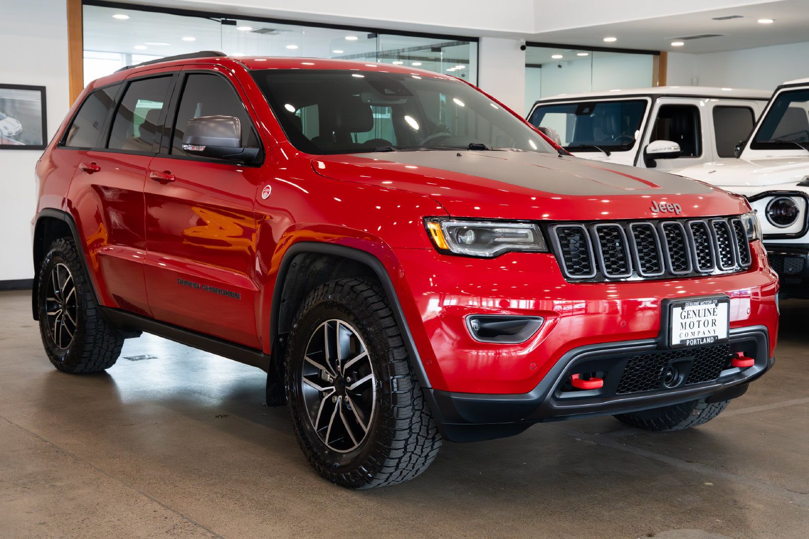 Used 2021 Jeep Grand Cherokee Trailhawk w/ Trailhawk Luxury Group AWD/4WD image 3