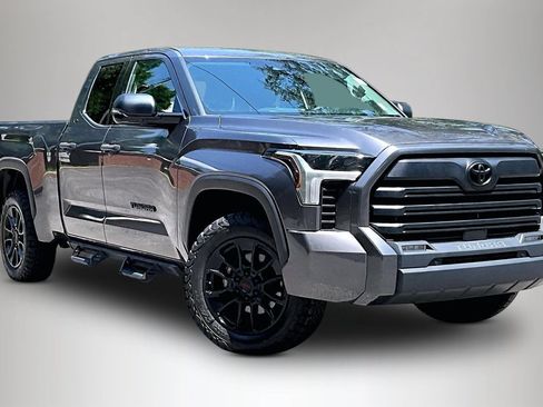 Used 2022 Toyota Tundra SR5 w/ SR5 Convenience Package AWD/4WD image 2