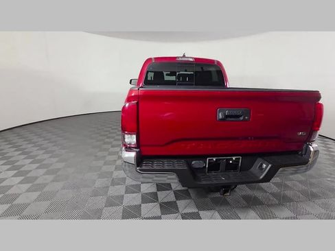 Used 2018 Toyota Tacoma TRD Off-Road AWD/4WD image 39