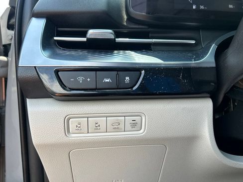 Used 2023 Kia Carnival SX Prestige FWD image 18