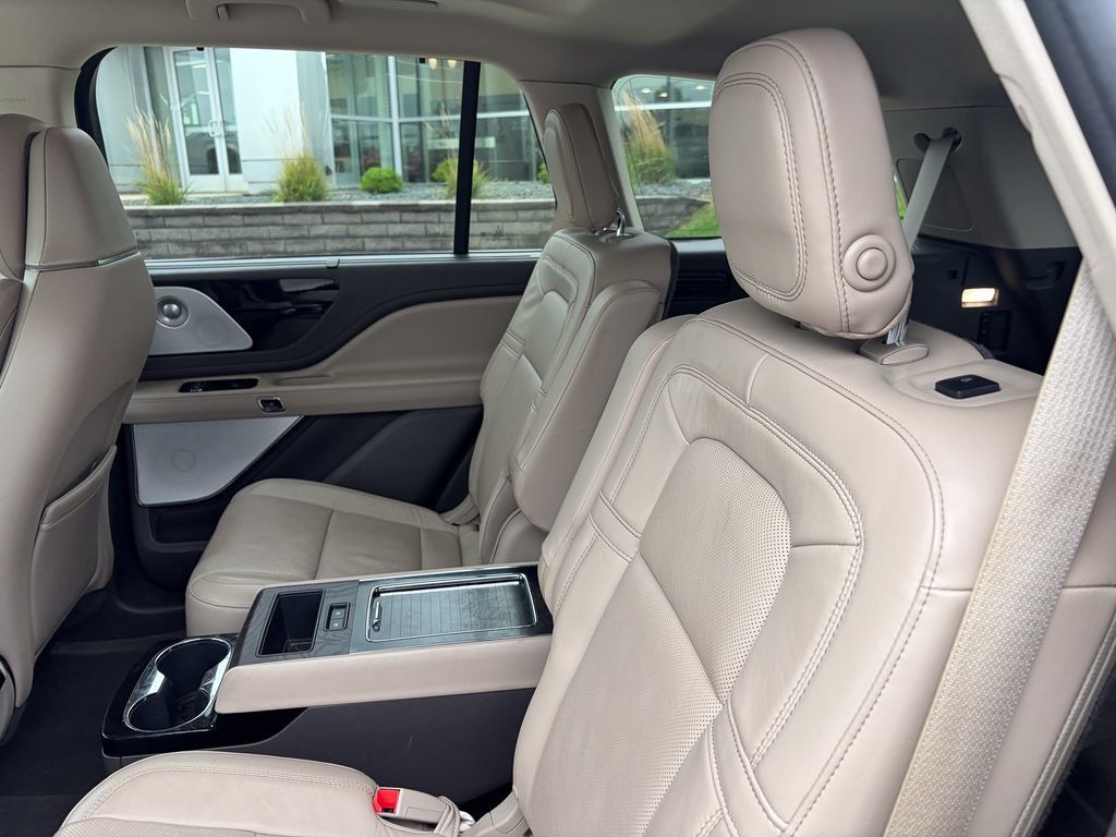 Used 2020 Lincoln Aviator Reserve w/ Equipment Group 202A AWD/4WD image 12