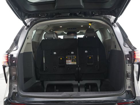 Used 2024 Toyota Sienna Limited AWD/4WD image 19