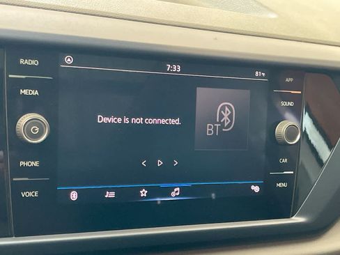 Used 2022 Volkswagen Taos SE w/ Panoramic Sunroof Package FWD image 16
