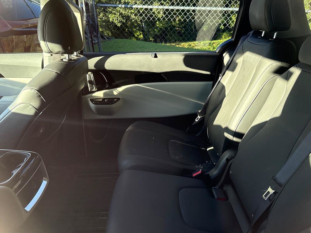 Certified 2024 Kia Carnival EX FWD image 8