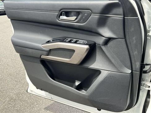 Used 2024 Nissan Pathfinder Platinum w/ Cargo Package AWD/4WD image 26