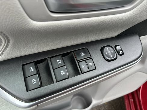 Used 2016 Toyota Camry XLE image 9