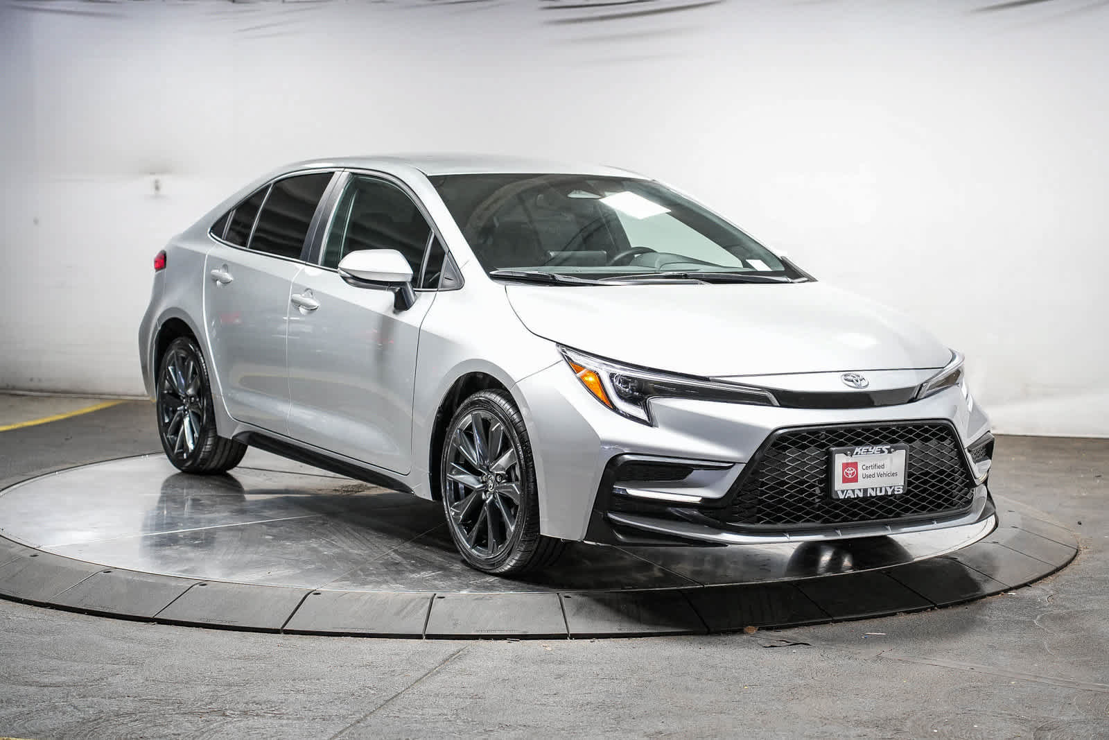 Certified 2025 Toyota Corolla SE FWD image 9