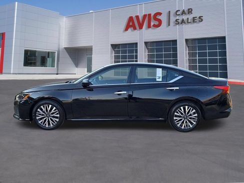 Used 2025 Nissan Altima 2.5 SV FWD image 10