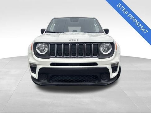 Used 2023 Jeep Renegade Latitude image 2