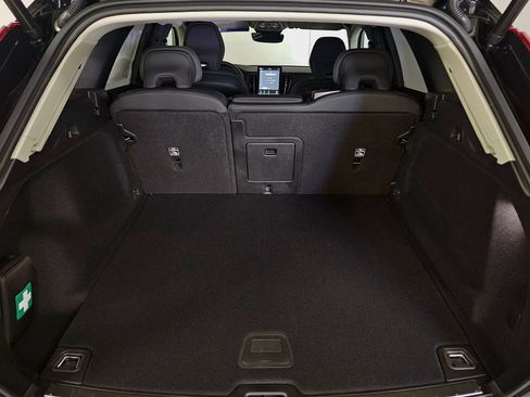New 2026 Volvo XC60 B5 Plus w/ Protection Package Premier AWD/4WD image 10