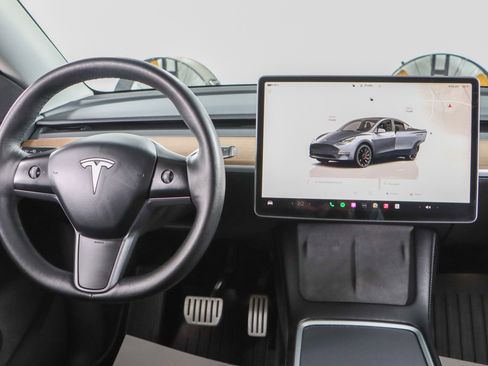 Used 2022 Tesla Model Y Performance image 16