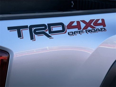 Used 2019 Toyota Tacoma TRD Off-Road image 9