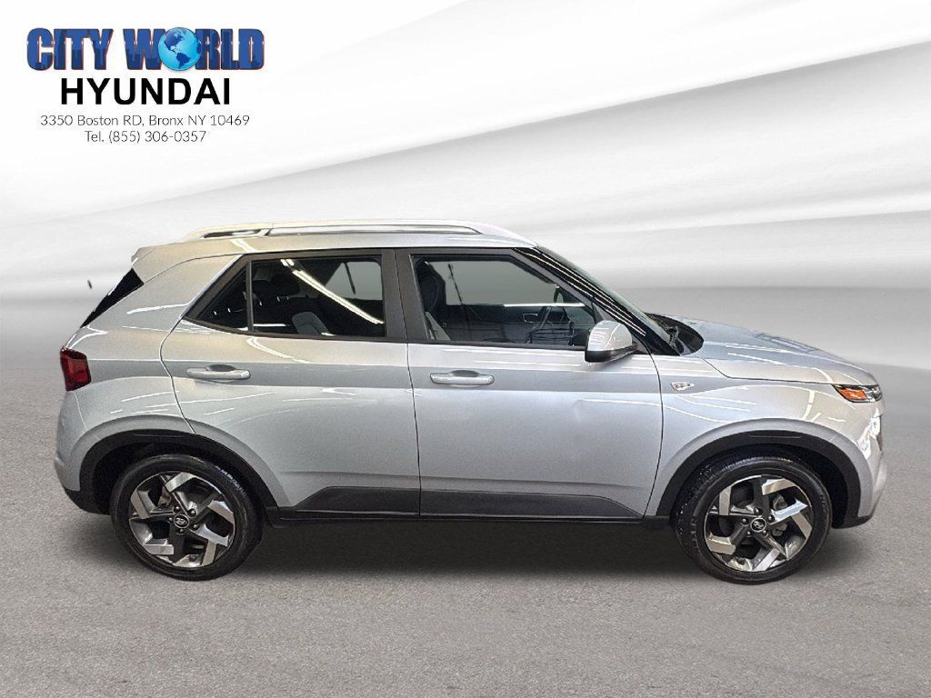 Used 2022 Hyundai Venue SEL w/ Cargo Package FWD image 6