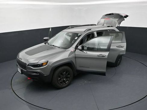 Used 2019 Jeep Cherokee Trailhawk w/ Cold Weather Group AWD/4WD image 30