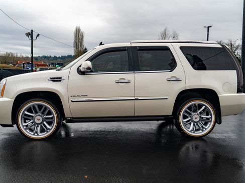 Used 2014 Cadillac Escalade Platinum image 8