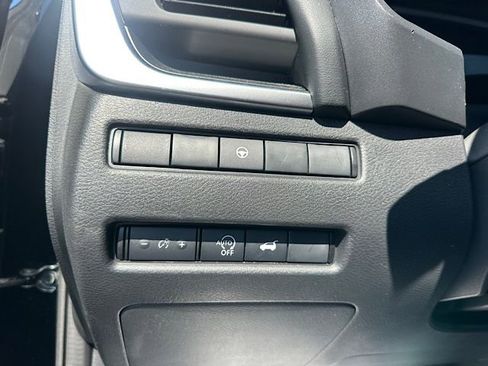 Used 2025 Nissan Rogue SV FWD image 21