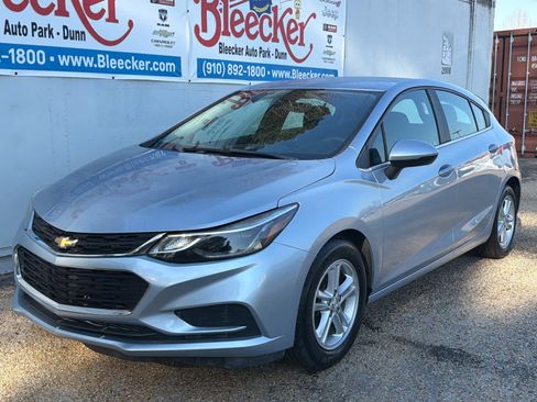 Used 2017 Chevrolet Cruze LT image 6