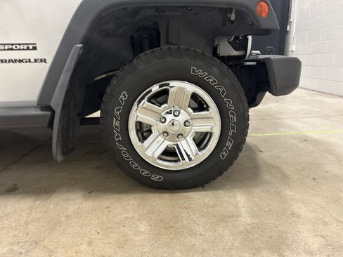 Used 2013 Jeep Wrangler Sport image 13