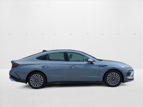 New 2025 Hyundai Sonata Limited image 7