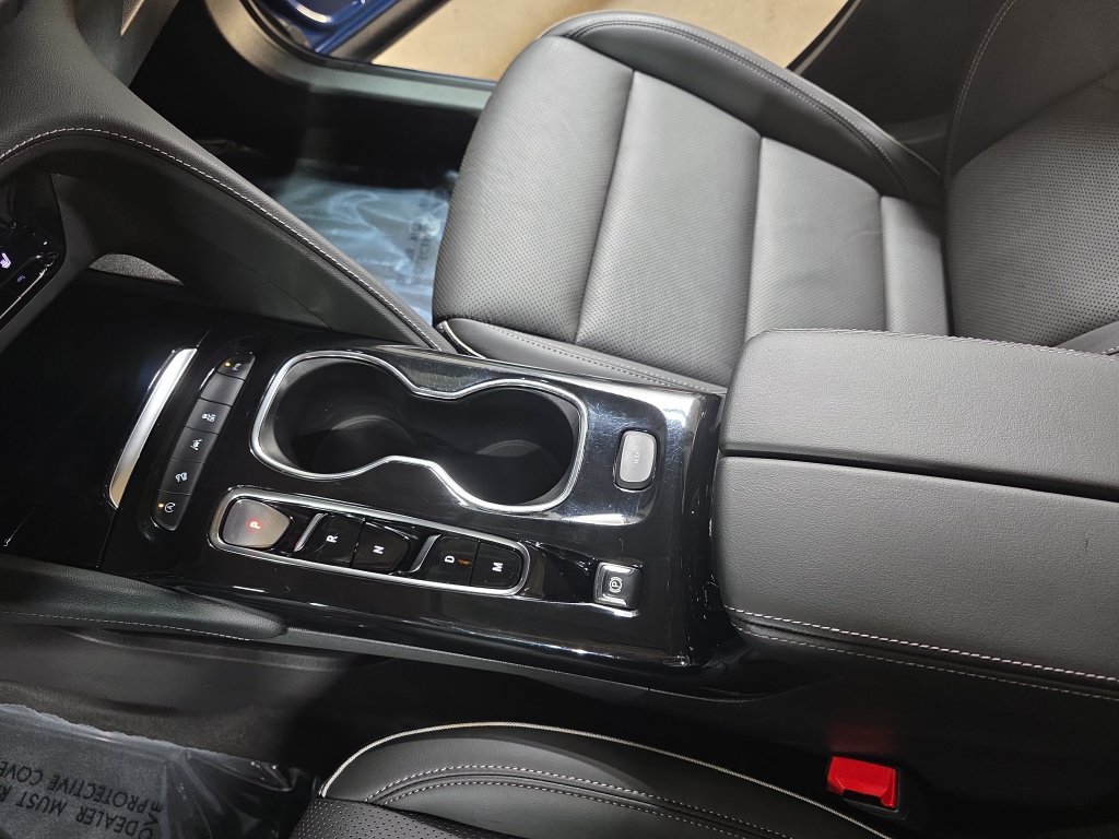 Used 2023 Buick Envision Essence AWD/4WD image 23