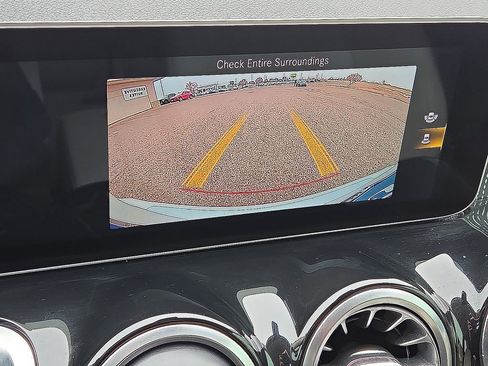 Used 2021 Mercedes-Benz GLB 250 w/ Premium Package image 25