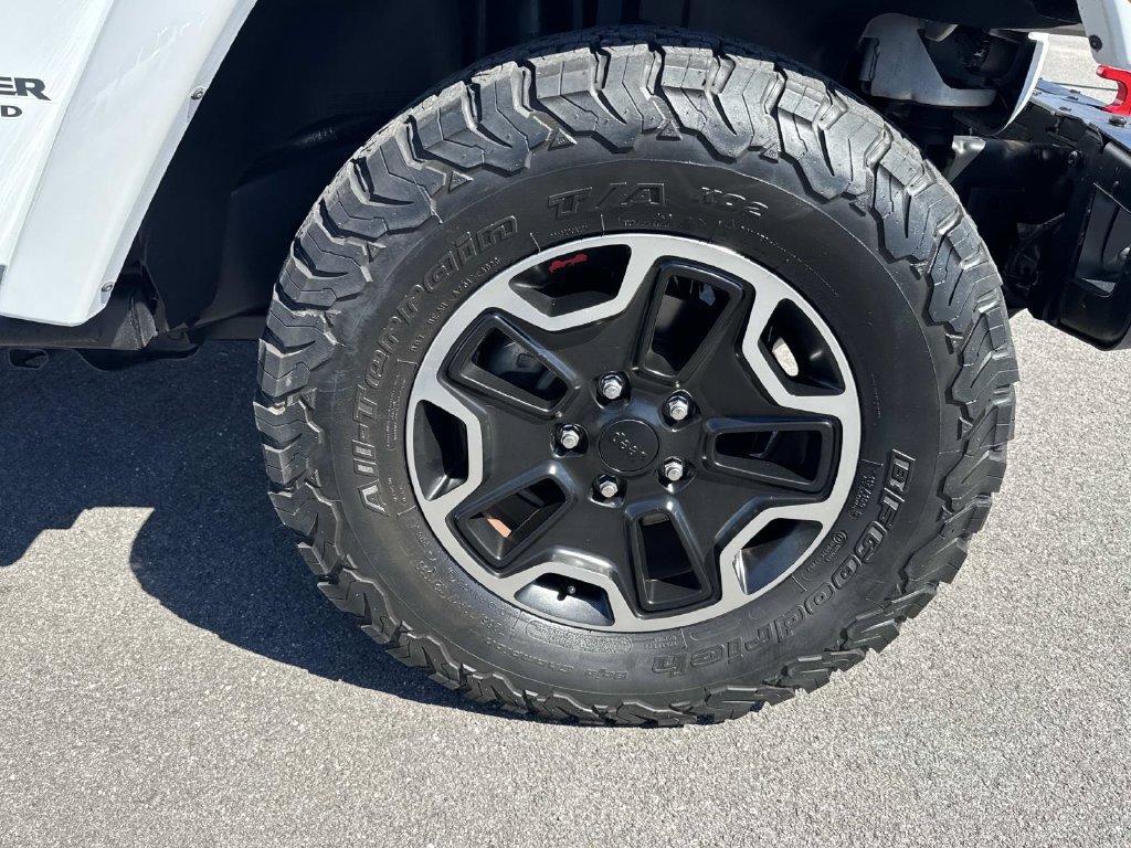 Used 2015 Jeep Wrangler Unlimited Rubicon AWD/4WD image 32