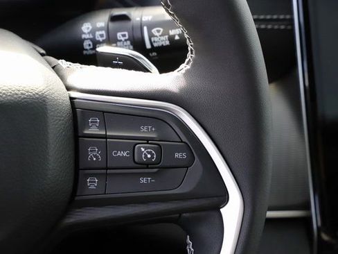 New 2025 Jeep Grand Cherokee Altitude AWD/4WD image 22