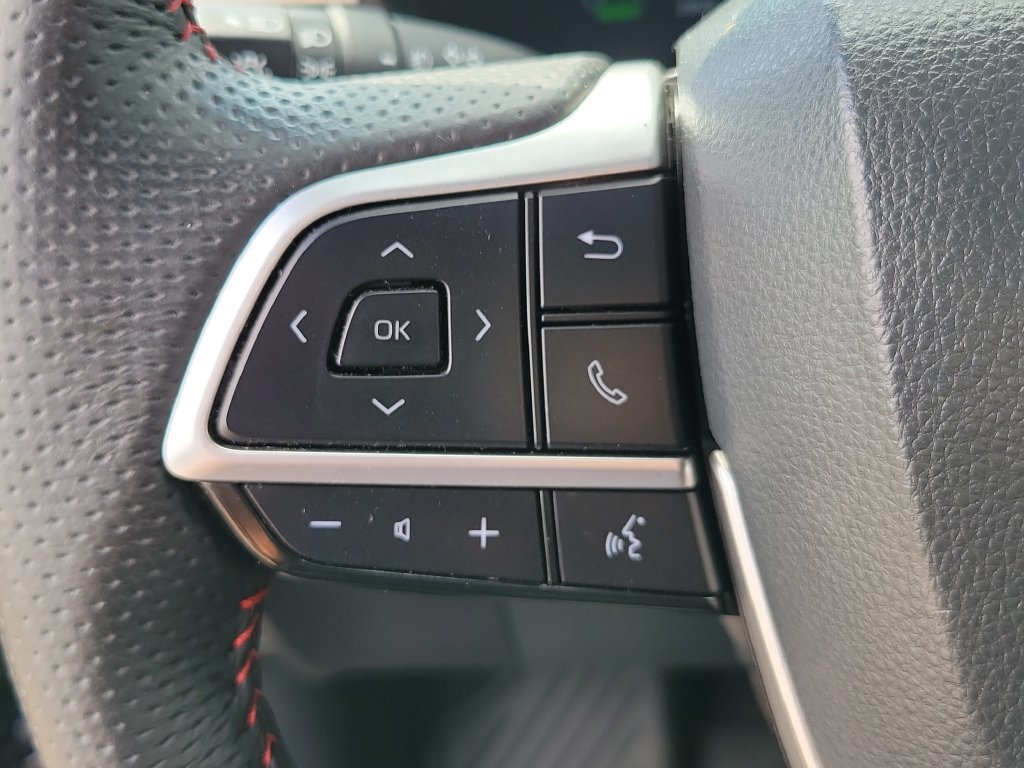 Used 2025 Toyota Sienna XSE FWD image 20