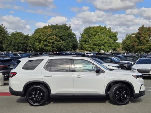 New 2025 Honda Pilot Black Edition image 3