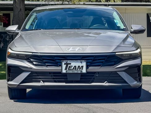 Used 2025 Hyundai Elantra Limited FWD image 10