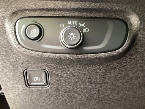 Used 2024 GMC Terrain SLE image 13