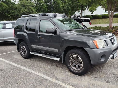 Used 2014 Nissan Xterra PRO-4X AWD/4WD image 2