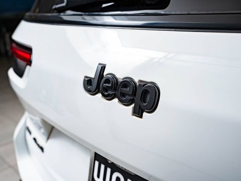 Used 2023 Jeep Grand Cherokee L Laredo AWD/4WD image 18