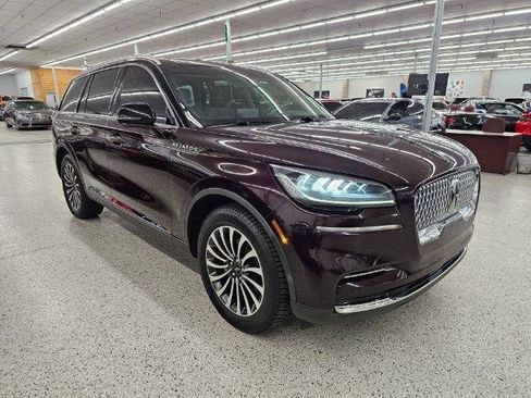 Used 2023 Lincoln Aviator AWD w/ Premium Package image 3