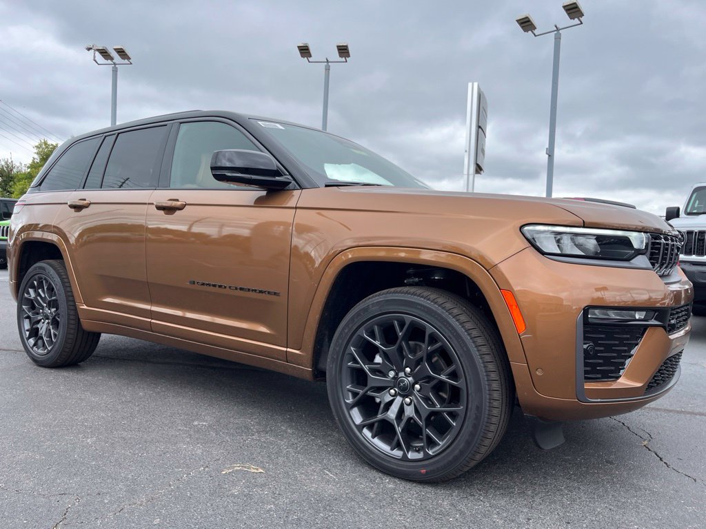 New 2027 Jeep Grand Cherokee Summit w/ Adv Protech Group IV AWD/4WD image 49