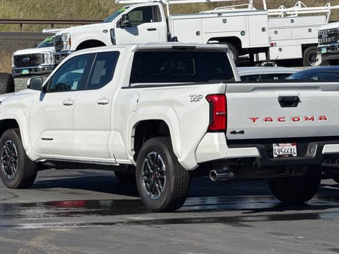 Used 2024 Toyota Tacoma TRD Sport w/ TRD Sport Upgrade Package image 6