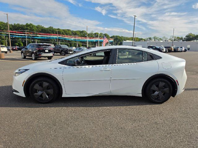 Used 2024 Toyota Prius Prime FWD image 4