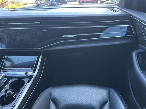 Used 2020 Audi Q8 Prestige image 11