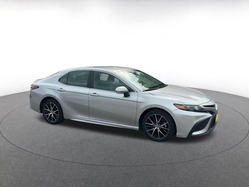 Used 2024 Toyota Camry SE FWD image 2