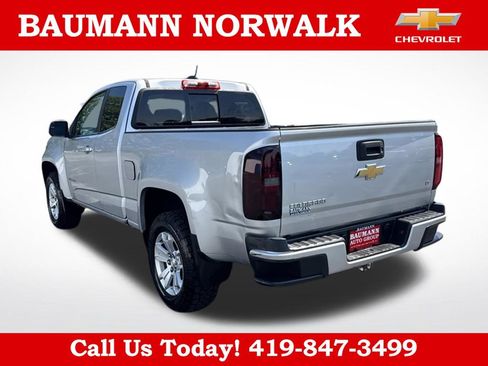 Used 2017 Chevrolet Colorado LT w/ LT Convenience Package RWD image 3
